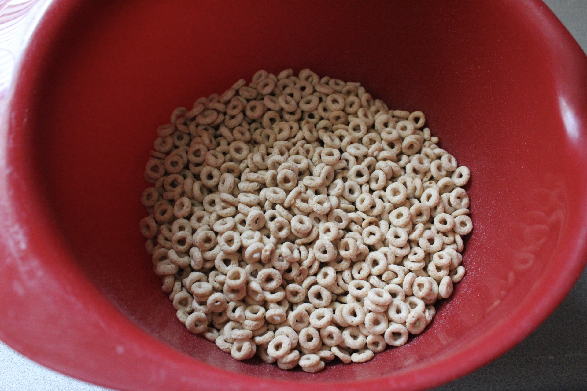 cheerios in bowl