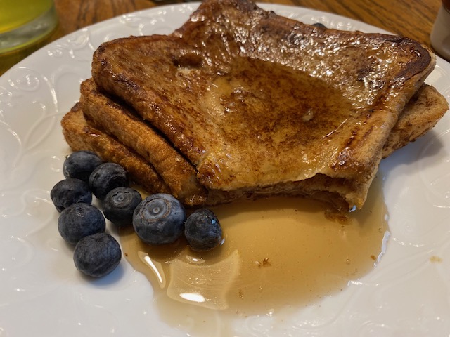 french toast and blueberries